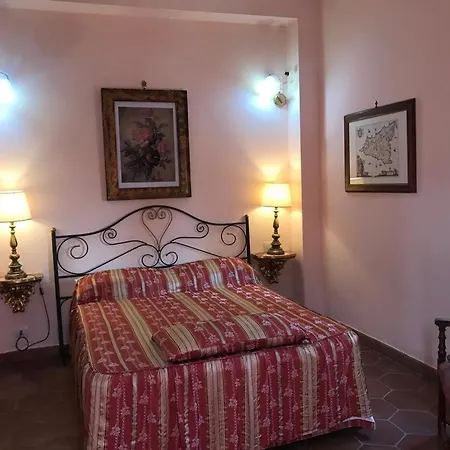 住宿加早餐酒店 La Capanna Di Giuseppe E Maria 陶尔米纳