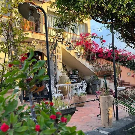 La Capanna Di Giuseppe E Maria Taormina