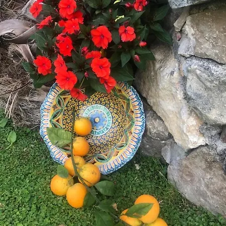 Bed & Breakfast La Capanna Di Giuseppe E Maria 4*