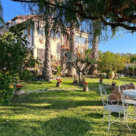 La Capanna Di Giuseppe E Maria Taormina